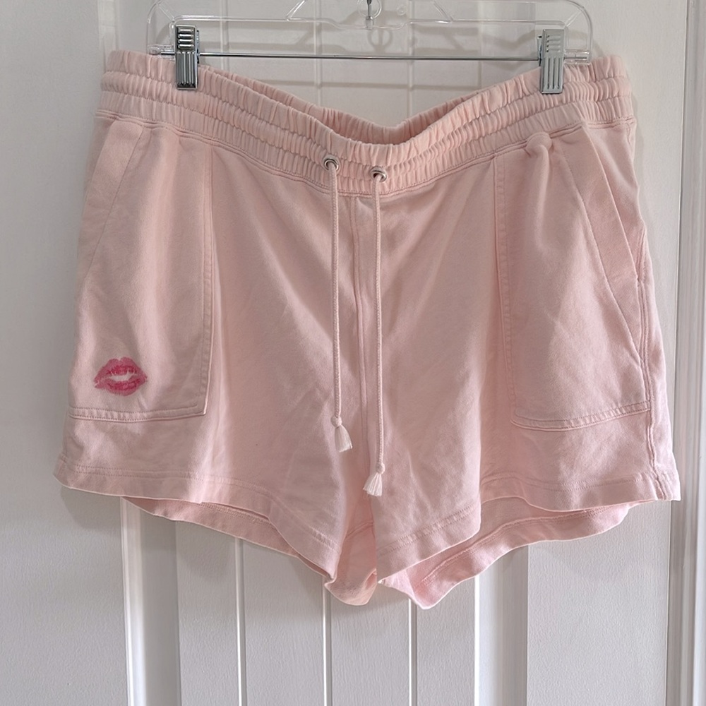 NWT J. Crew Magic Rinse™ shorts in kiss print in light pink. Size XL